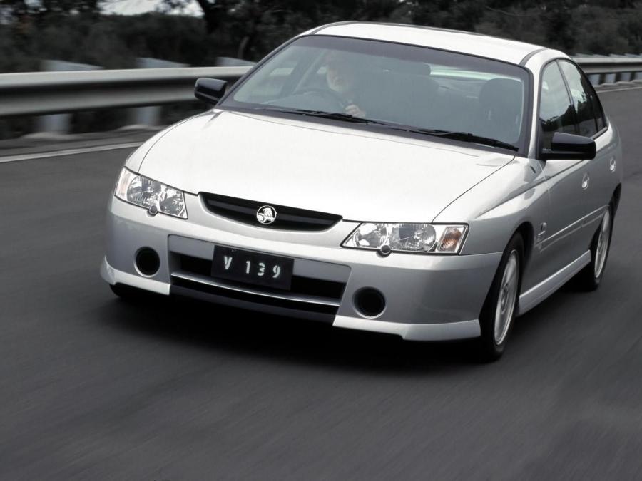  Holden Commodore S 2002 года  (фото 1 из 8)